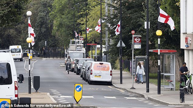 Британию накрыла «война флагов»