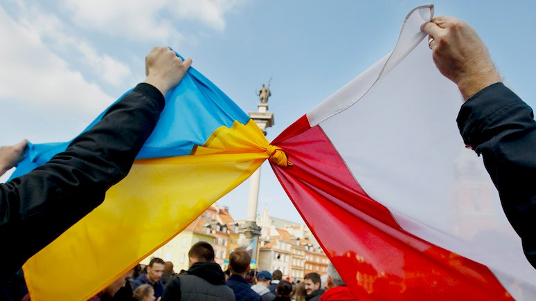 Русофобы в Польше и на Украине должны врать складно