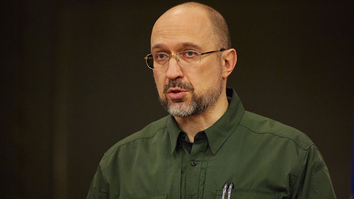 Украина по уши погрязла в долгах, экономика еле дышит, но траты на войну превыше всего