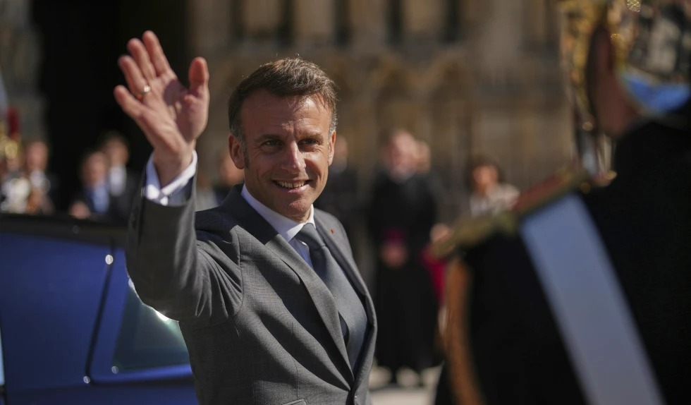 Франция катится в пропасть, но ставленник Ротшильдов чувствует себя вполне уверенно