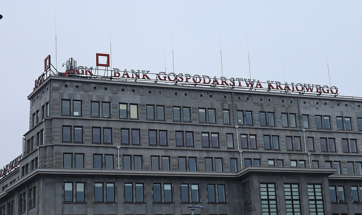 Польша поглощает Украину с помощью финансов