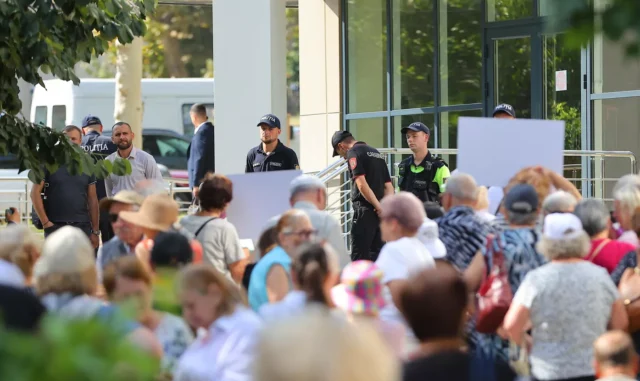 Сторонники блока «Победа» провели митинг в Кишиневе
