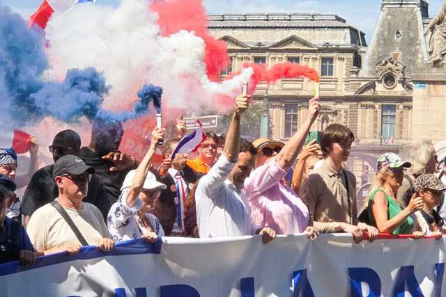 Франция массово протестует против мер жесткой экономии – BFMTV