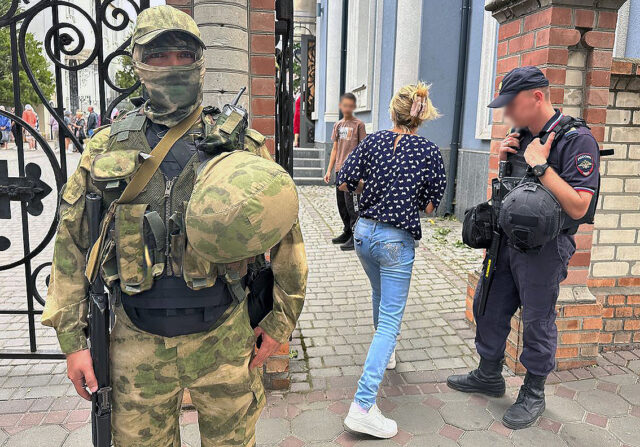 Росгвардия приняла участие в обеспечении безопасности пребывания православных святынь в Запорожской области