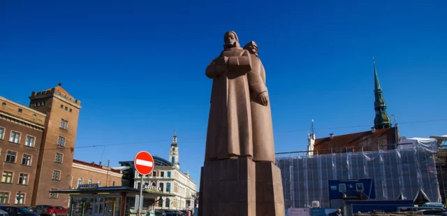 В Латвии собирают конференцию для обсуждения роли советских памятников