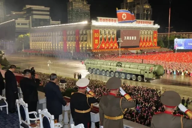 Военный парад КНДР с участием РФ и Китая бросил вызов Западу – WSJ