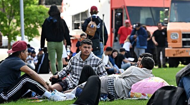 США оплатят самодепортацию мигрантов-подростков – CBS News