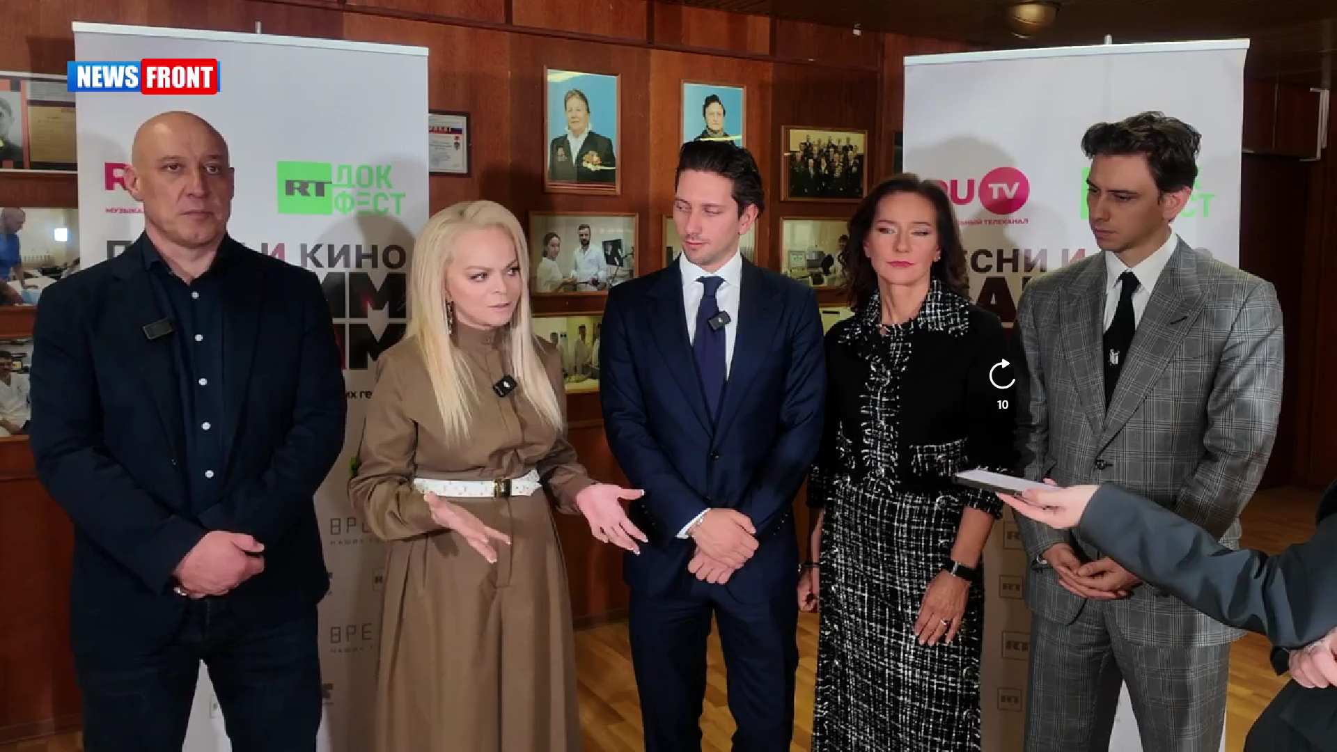 Артисты RU.TV поддержали раненых бойцов в госпитале МВД