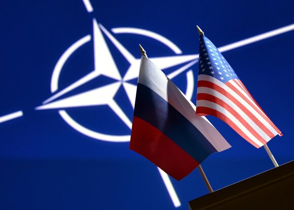 Москва вынуждена говорить с Западом при помощи «сигналов», заявил эксперт