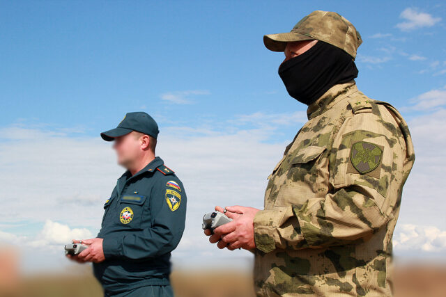 Операторы БПЛА из Росгвардии и МЧС отработали навыки пилотирования в Запорожской области