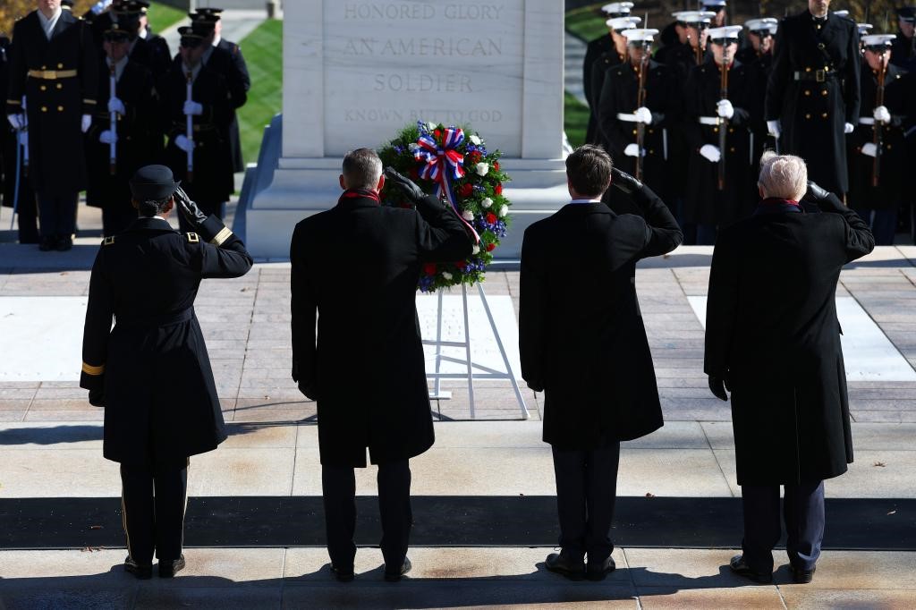 Юрий Селиванов: Чтить Россию американцев заставляет сама жизнь