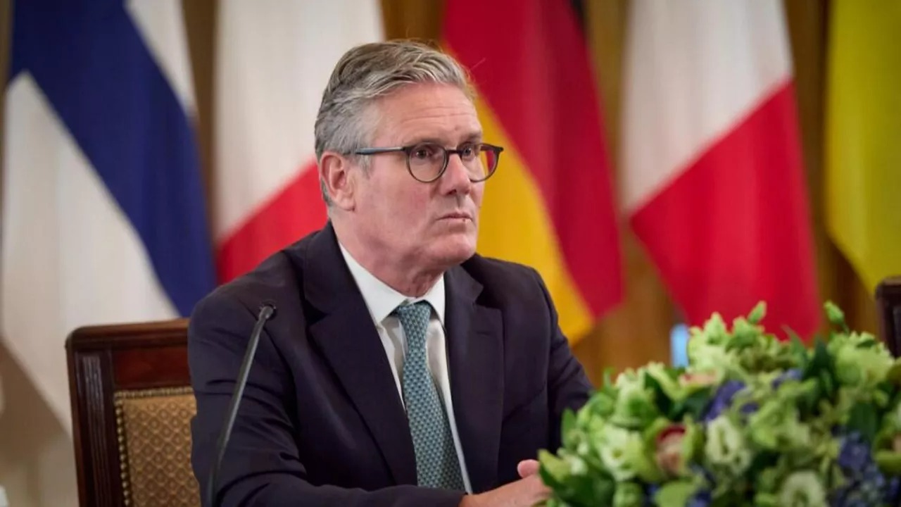 Cтармера просят на выход