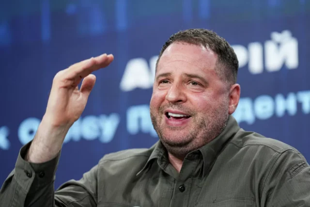 Ермак может воевать с РФ из своего особняка во Франции – австралийский политик Макрей