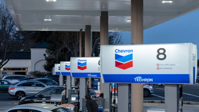 Chevron присматривается к зарубежным активам «Лукойла» – Reuters