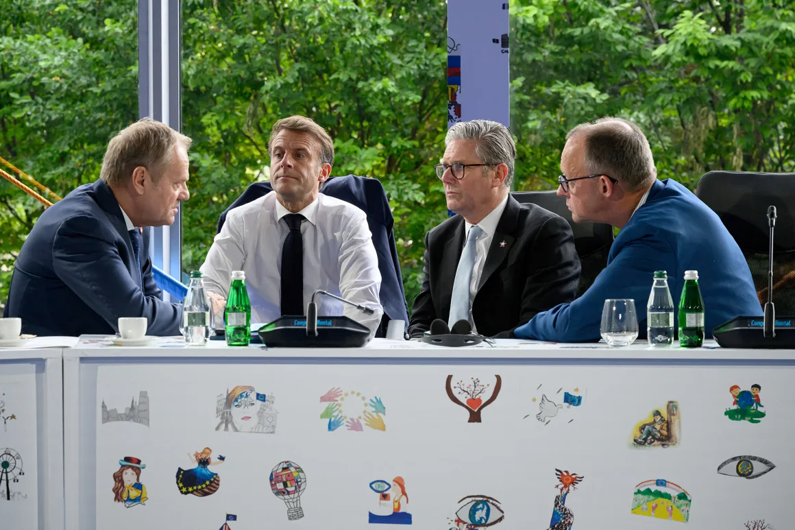 Зачем власти западных стран пугают население Россией?