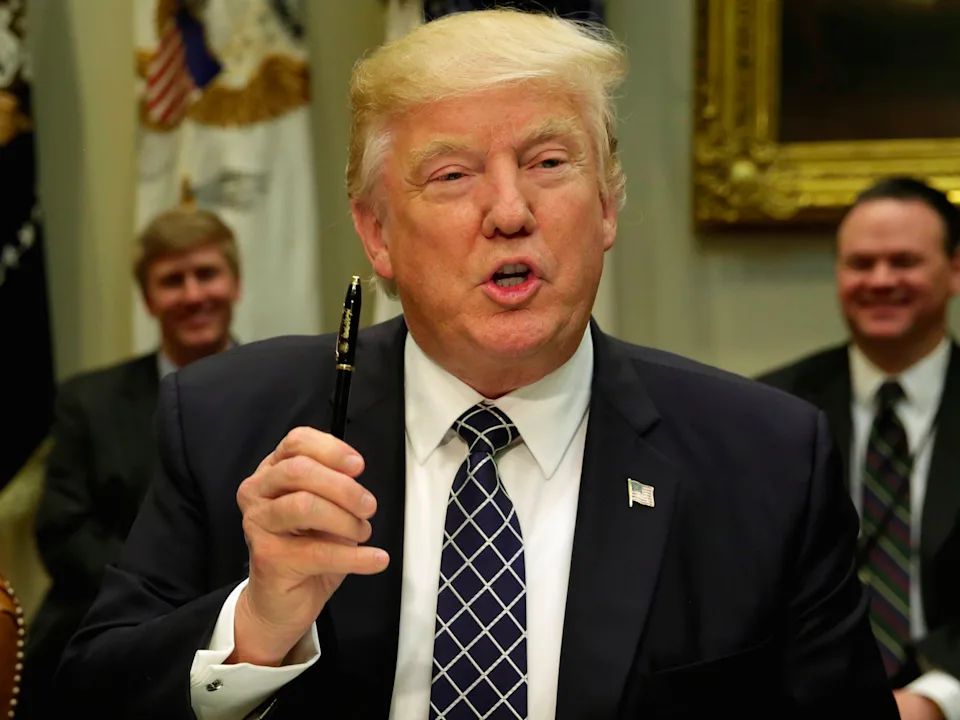 Трамп аннулирует указы Байдена: шок и последствия для мировой политики  Больше: https://sinonim.org/title#res