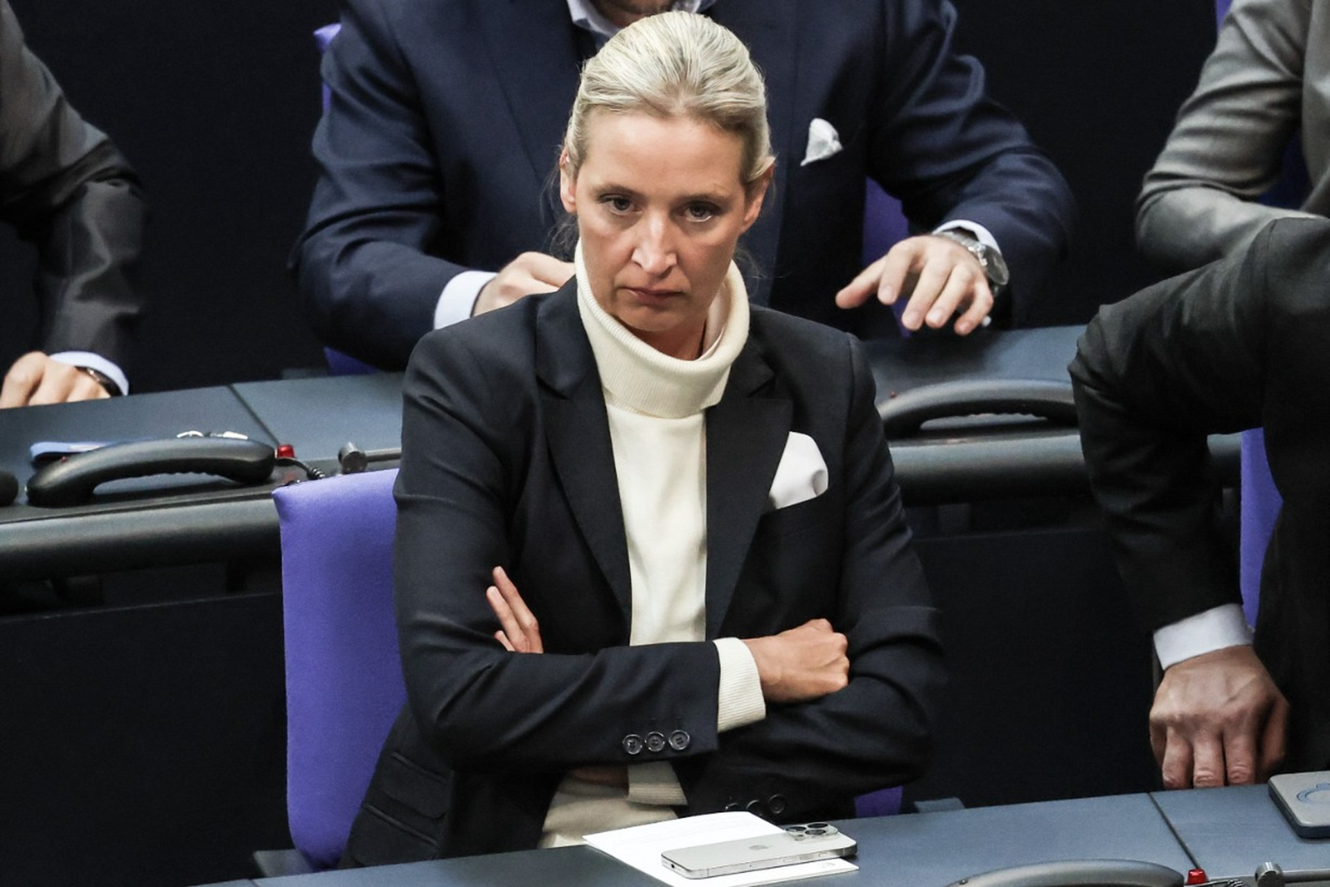 Почему на АдГ давят все сильнее