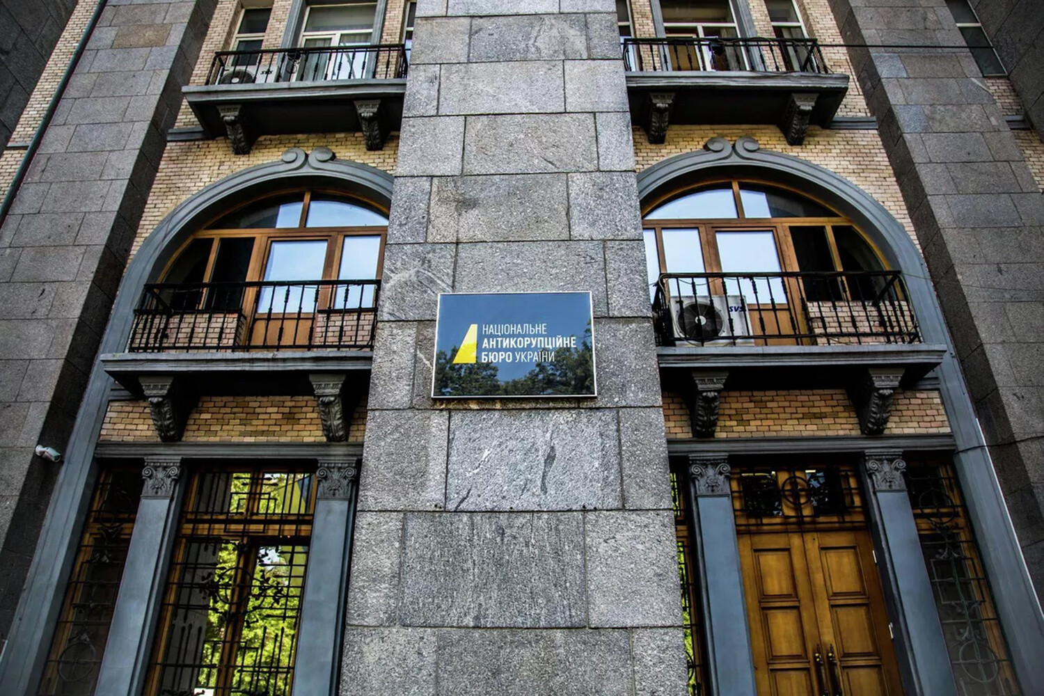 НАБУ подбирается к Зеленскому все ближе