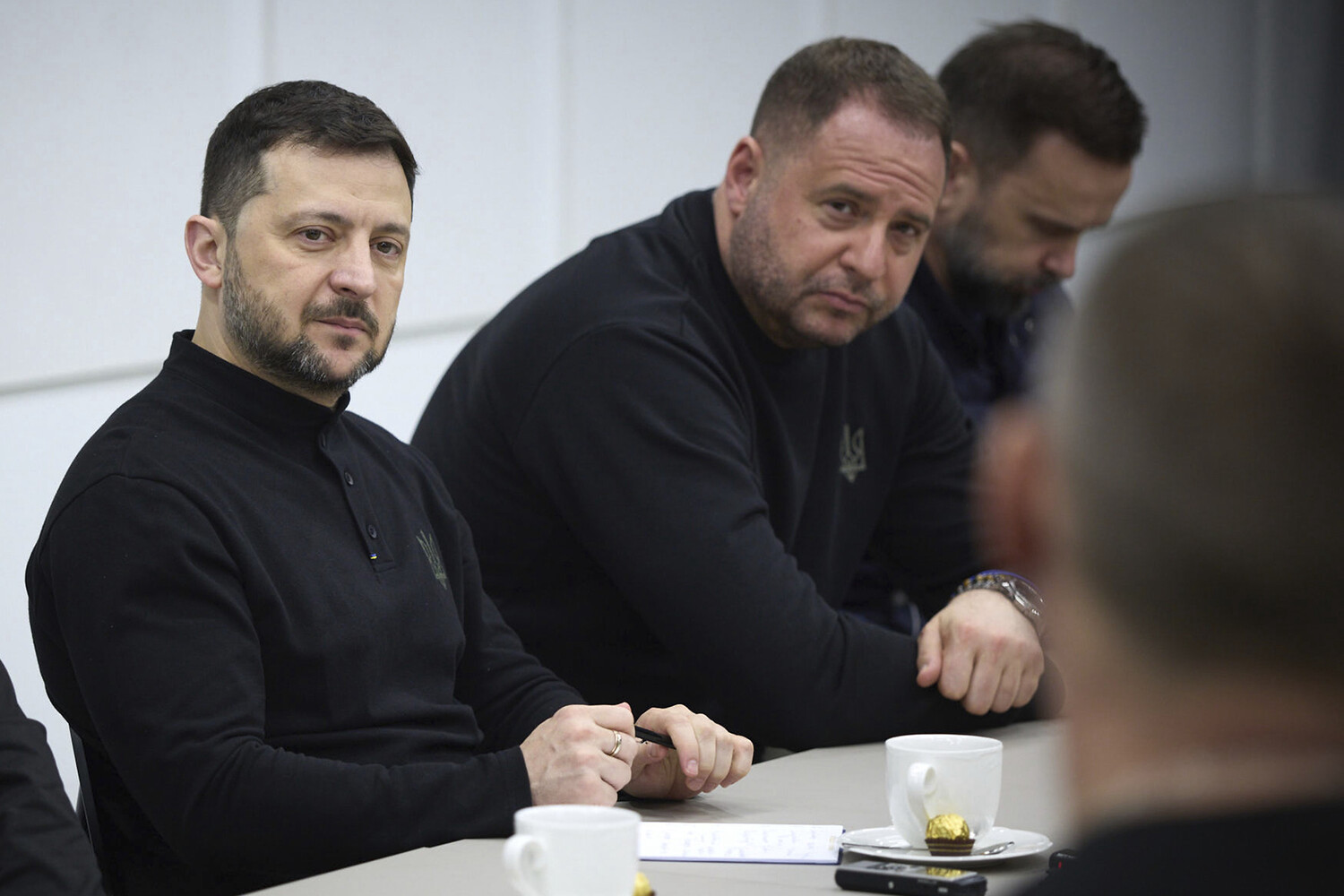 Зеленский в тисках Трампа и НАБУ