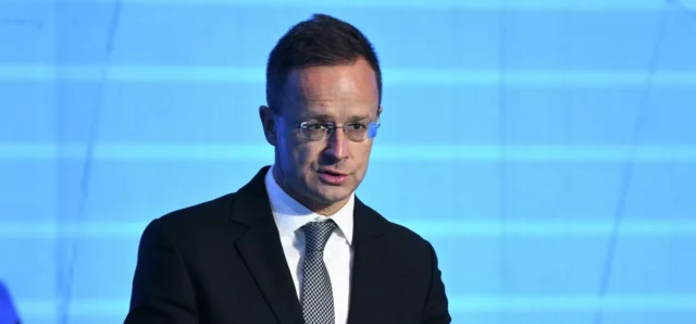 Сийярто заявил о неприемлемости военной миссии ЕС на Украине