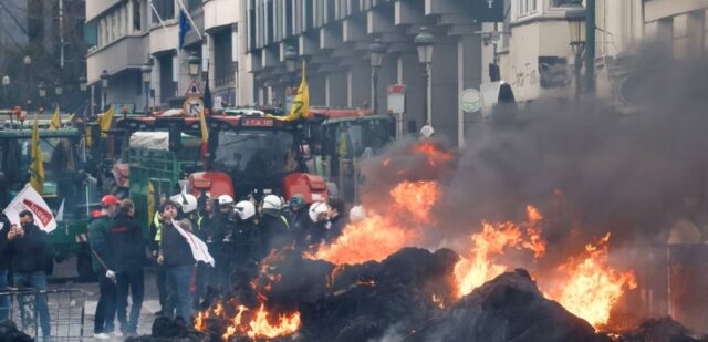 Фермеры вышли на протест в Брюсселе против соглашения ЕС и МЕРКОСУР