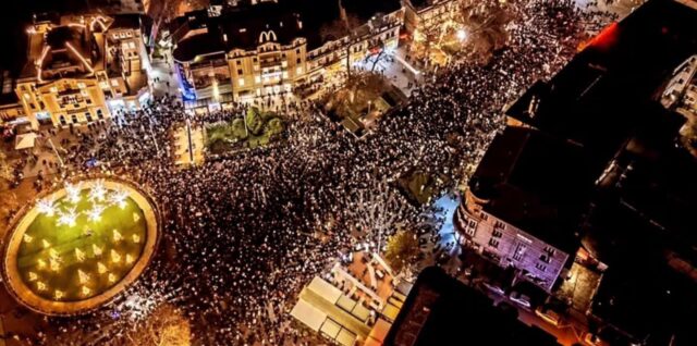 Массовые протесты в Болгарии привели к отставке правительства