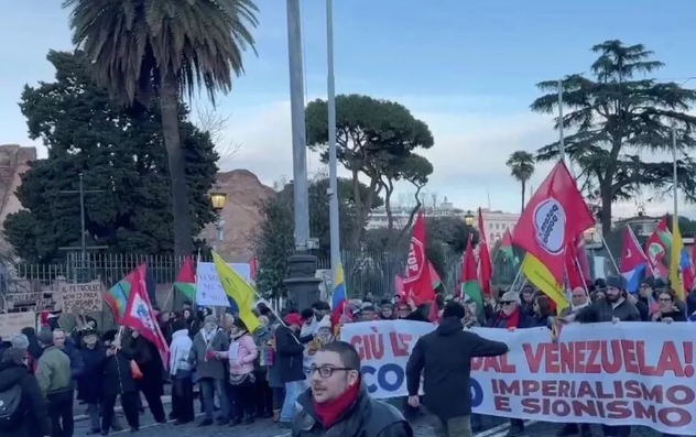 В Италии проходит шествие в поддержку Венесуэлы