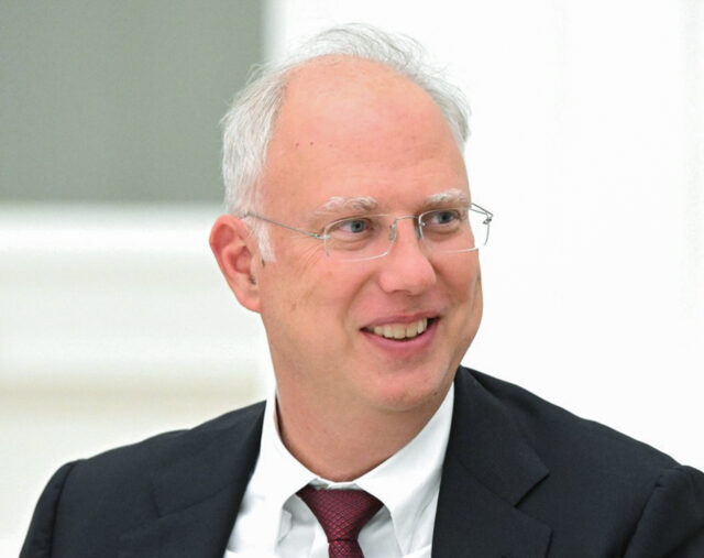 Дмитриев сравнил США с «папочкой», который решит спор европейских «детей»