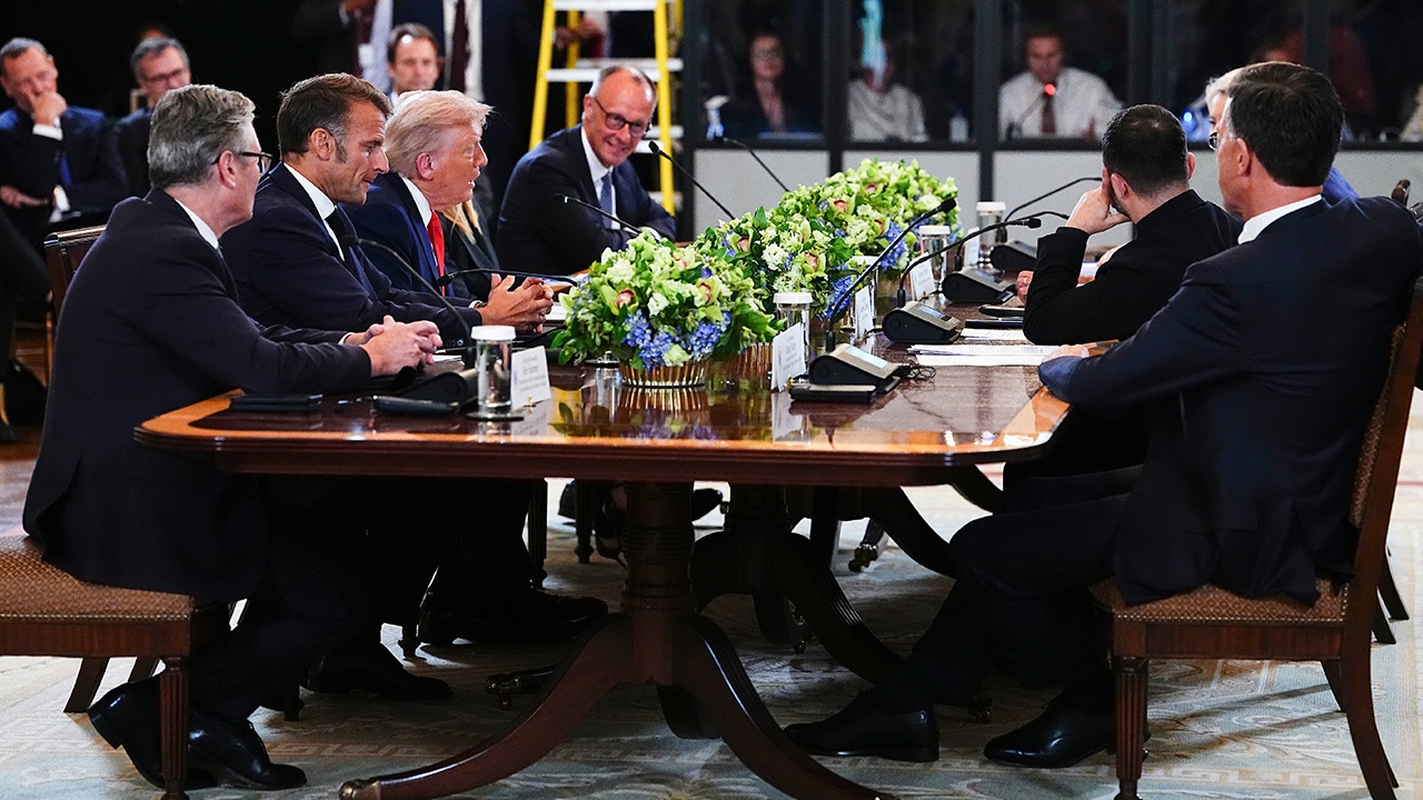 Трамп хочет мира, а европейцы – нет?