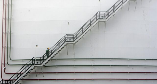 Еврокомиссия предложила Венгрии и Словакии поставки нефти через Хорватию