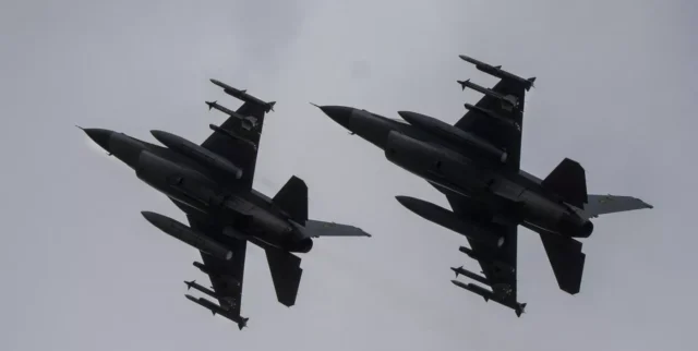 Иностранные пилоты учат украинцев управлять F‑16 – Intelligence Online