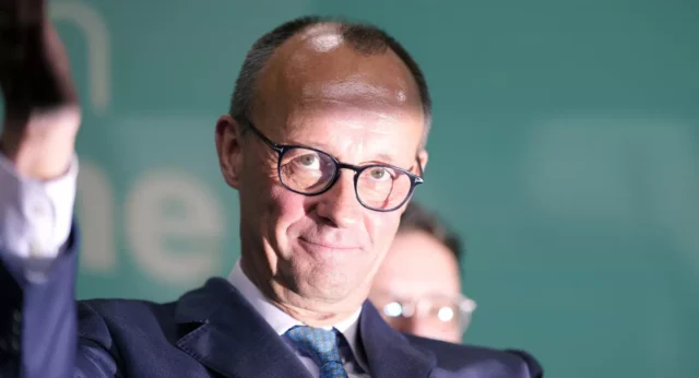 Мерц допустил возможность диалога с Россией