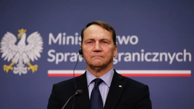 Сикорский усомнился в роли США в переговорах по украинскому конфликту