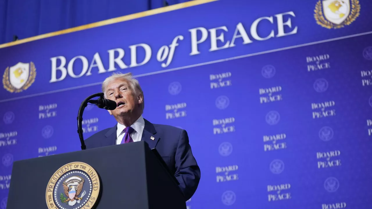 Отмена тарифов Трампа: Республиканцы празднуют, демократы готовятся к выборам