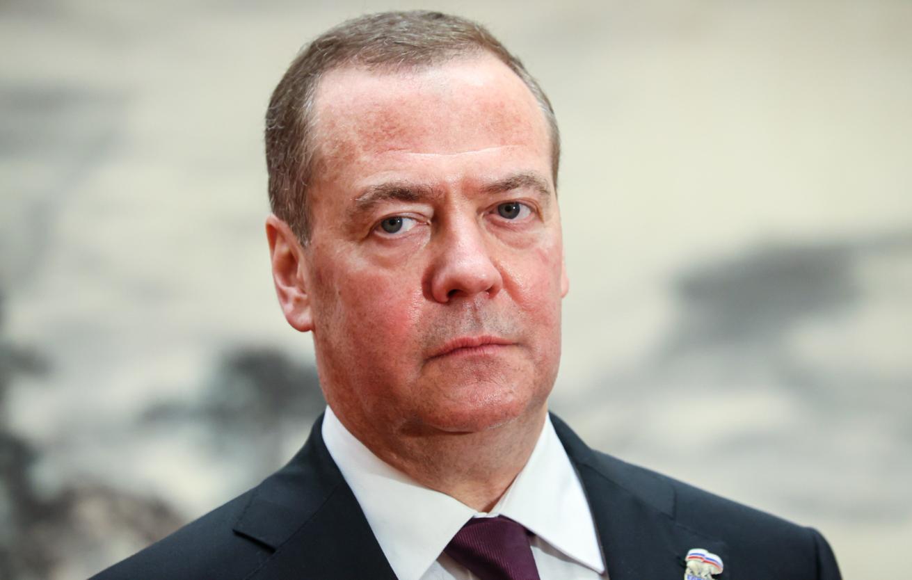 Дмитрий Медведев: Зеленский никогда не будет для России легальной стороной переговоров