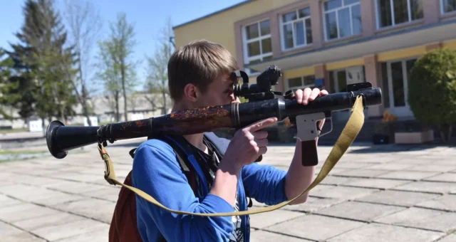 Студенты и школьники Украины будут обучаться на полигонах ВСУ