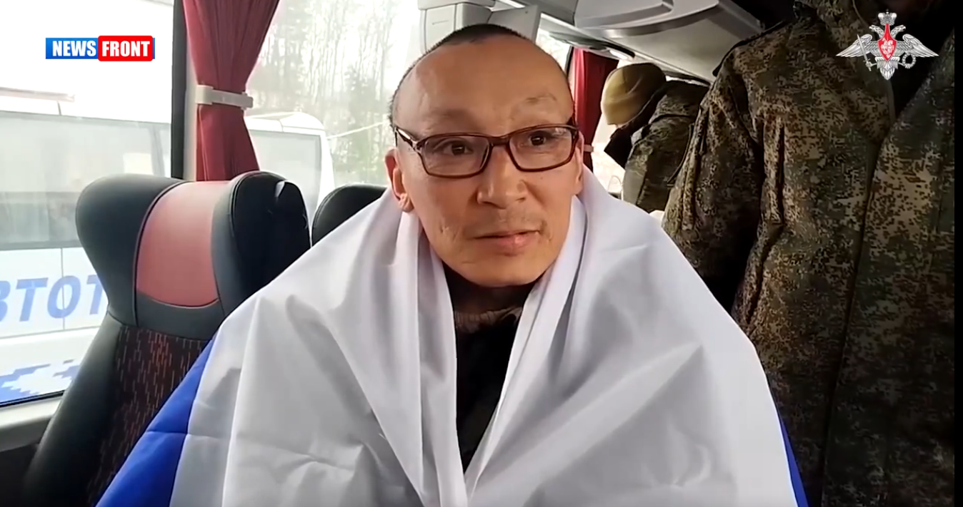 Вернувшиеся из плена российские бойцы передали привет родным