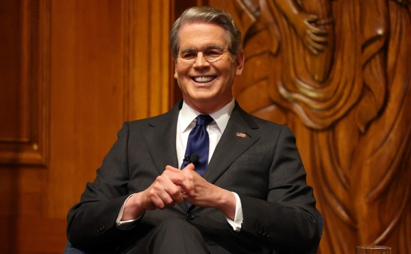 Бессент допустил ослабление санкций против российской нефти