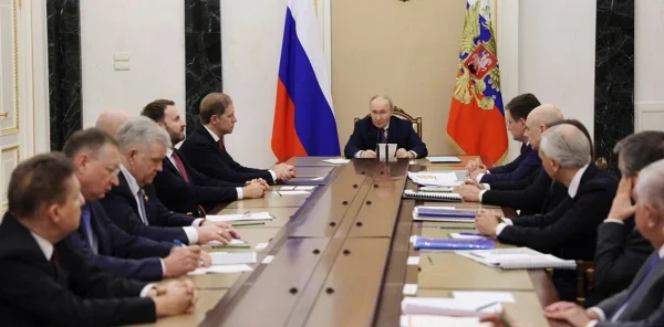 Добыча завязанной на Ормузский пролив нефти может остановиться – Путин