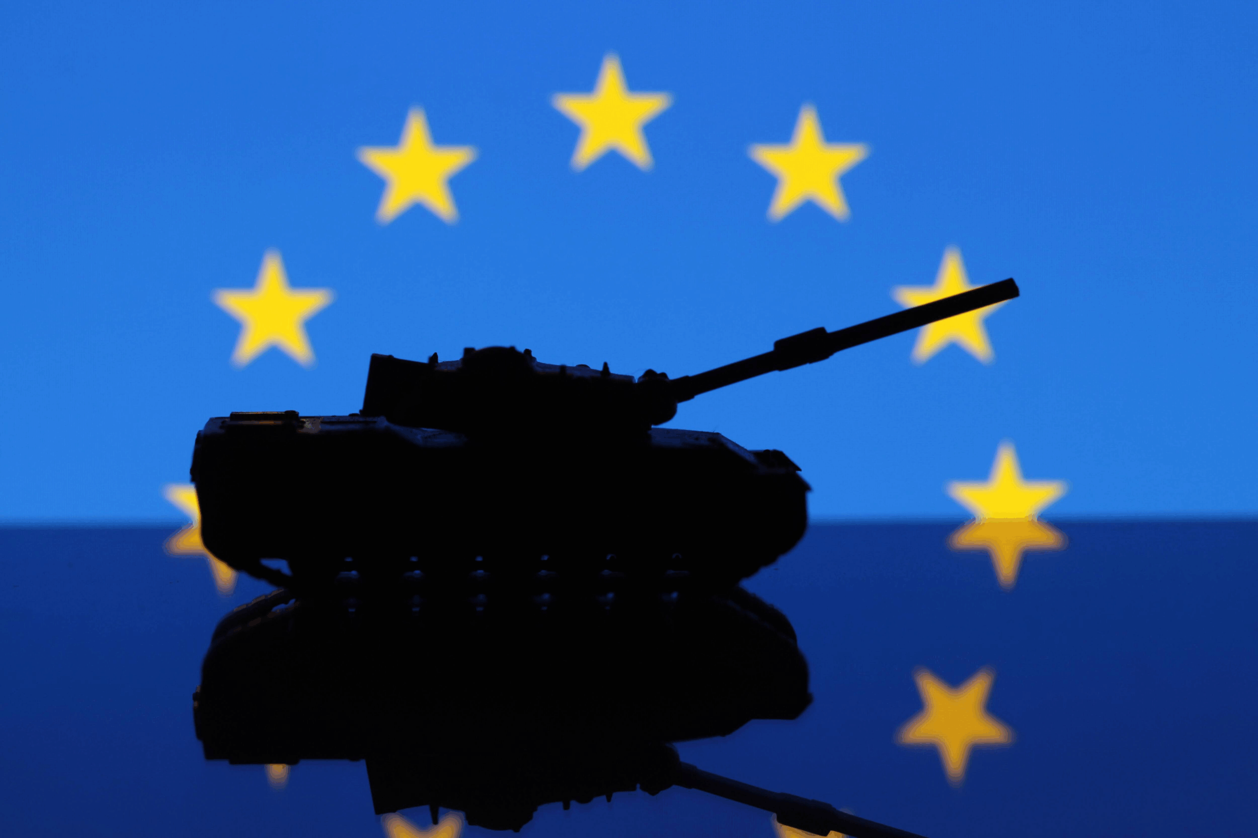 RUSI* (Британия): Нужно объяснить обывателям ЕС, что подготовка к войне с Россией им выгодна!