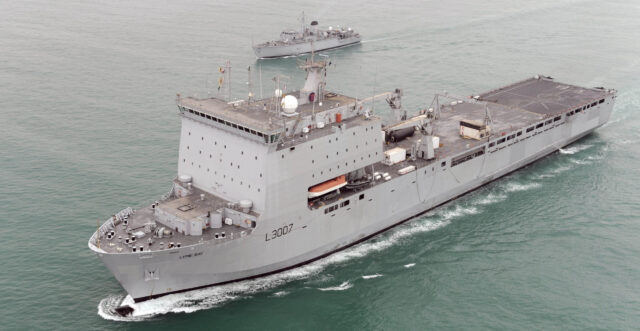 Британия готовит плавучую базу для разминирования Ормузского пролива