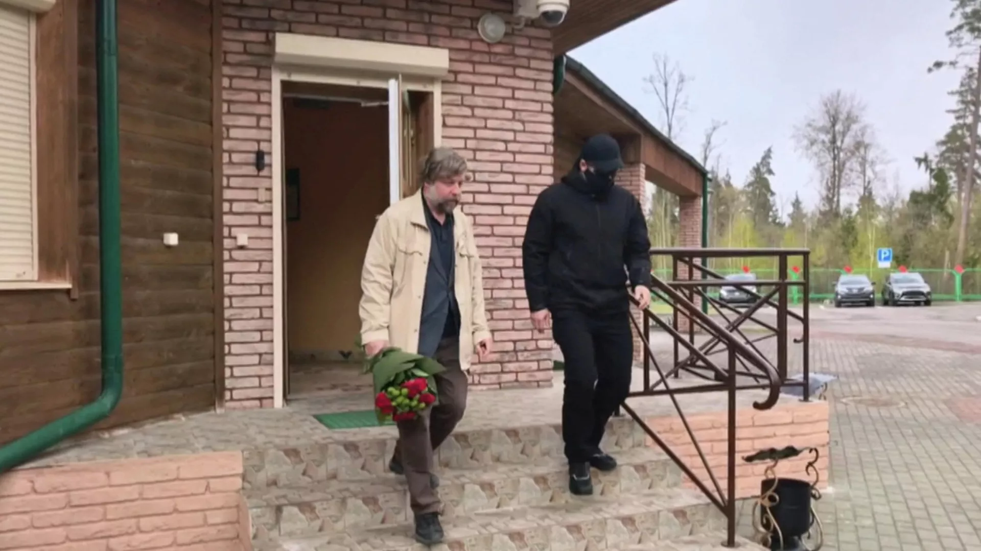 Россия своих не бросает: Александр Бутягин вернулся домой