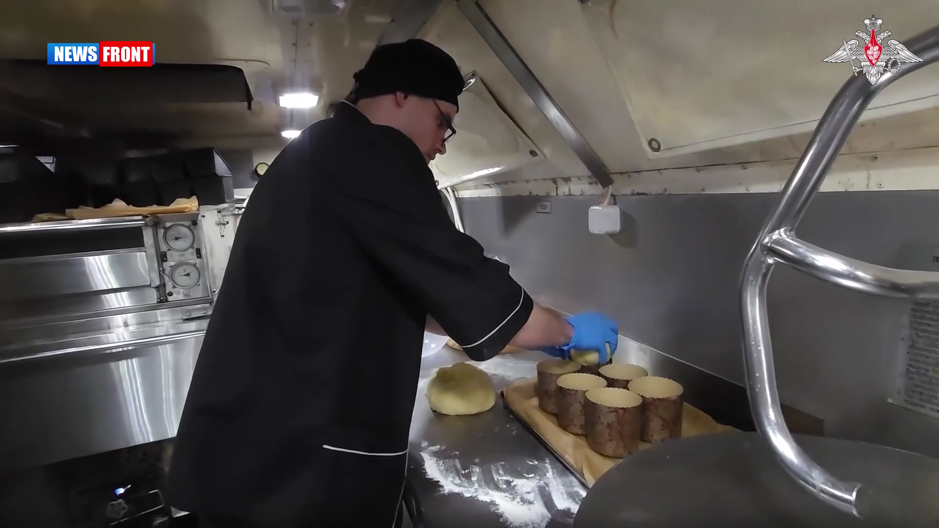 Военные пекари группировки «Запад» готовят пасхальные куличи для бойцов в зоне СВО