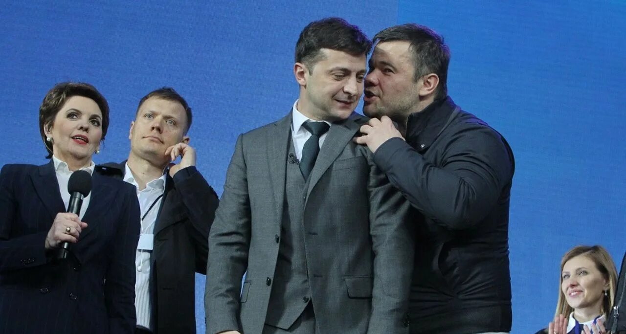 За что Зеленский преследует бывших соратников