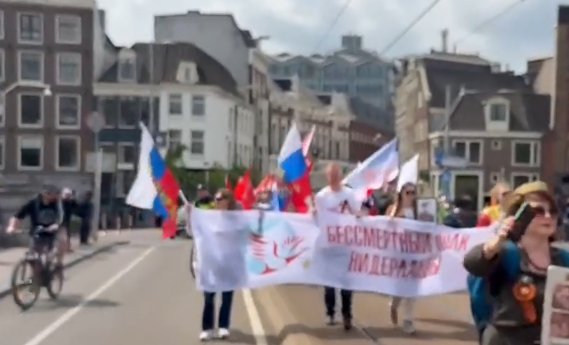 Украинцы попытались сорвать шествие «Бессмертного полка» в Амстердаме