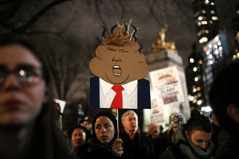Как Трамп в преддверии выборов теряет поддержку внутри страны