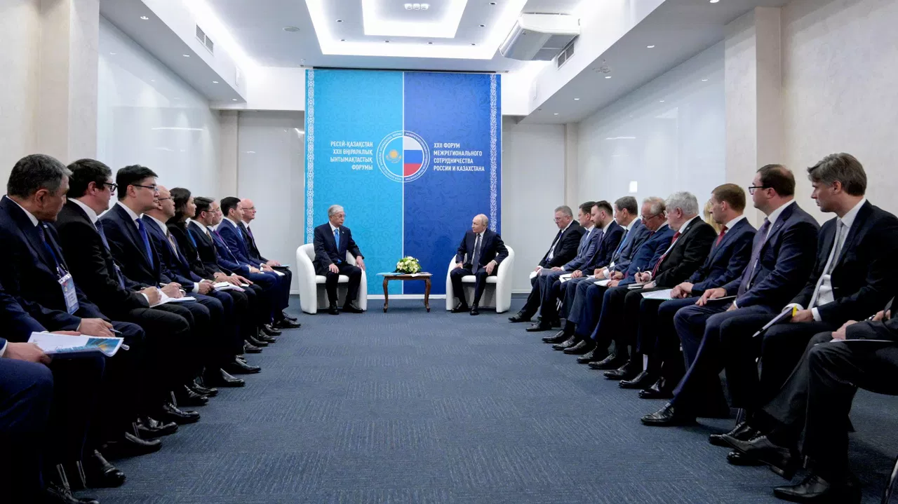 Путин и Токаев обсудили ситуацию на Украине