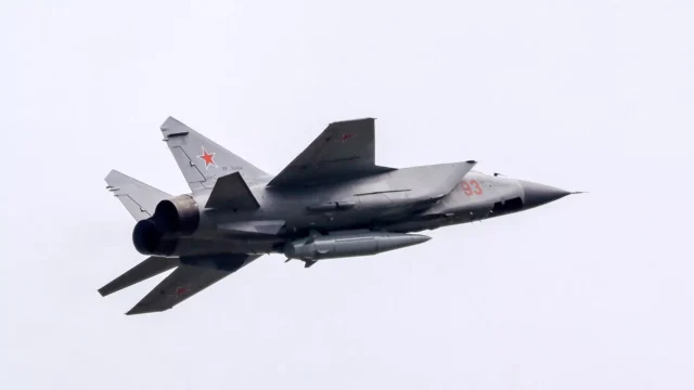 Дэвис заявил, что Россия наращивает производство вооружений