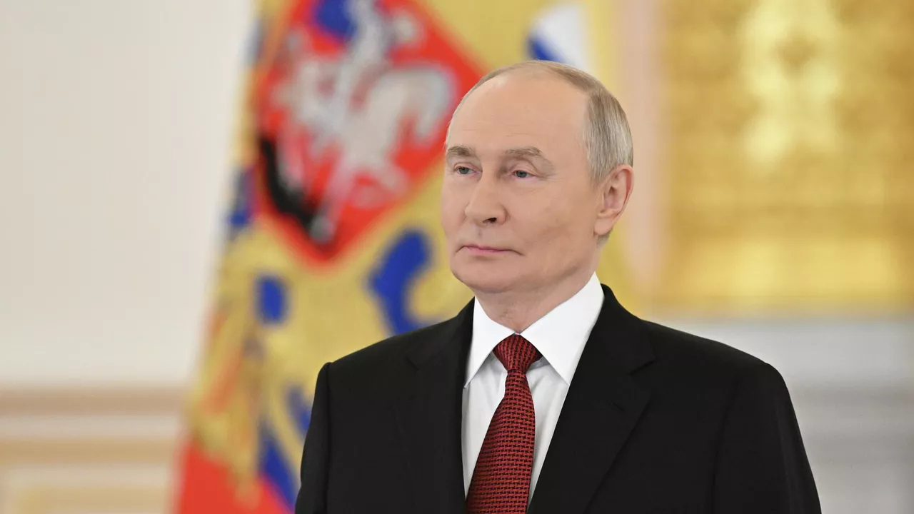 Песков опроверг информацию о встрече Путина с директором ЦРУ