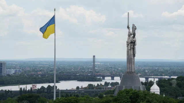 Депутат Рады призвал украинцев запасаться дровами на зиму